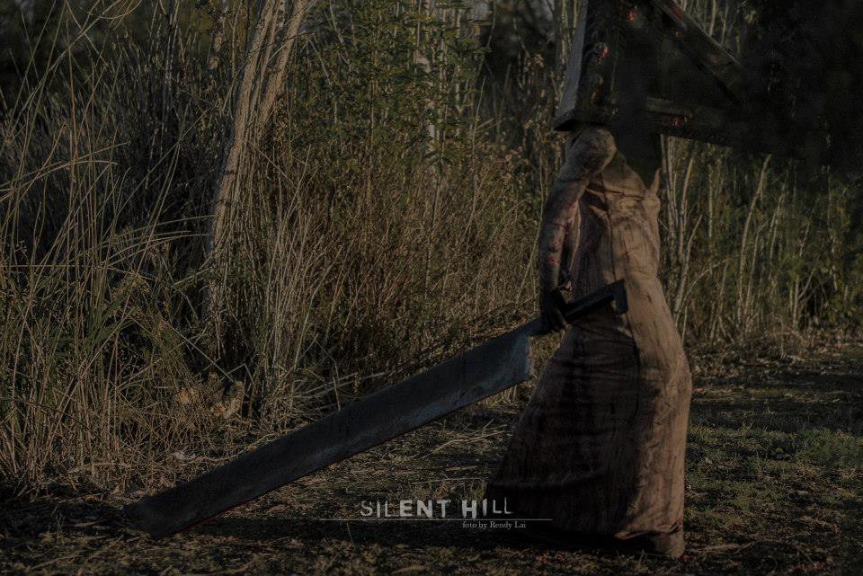 Ellie MoonJelly as Pyramid Head Silent Hill - Ellie Loves Cosplay
